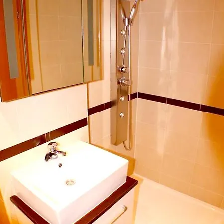 Daire Avenida Central - 6 *